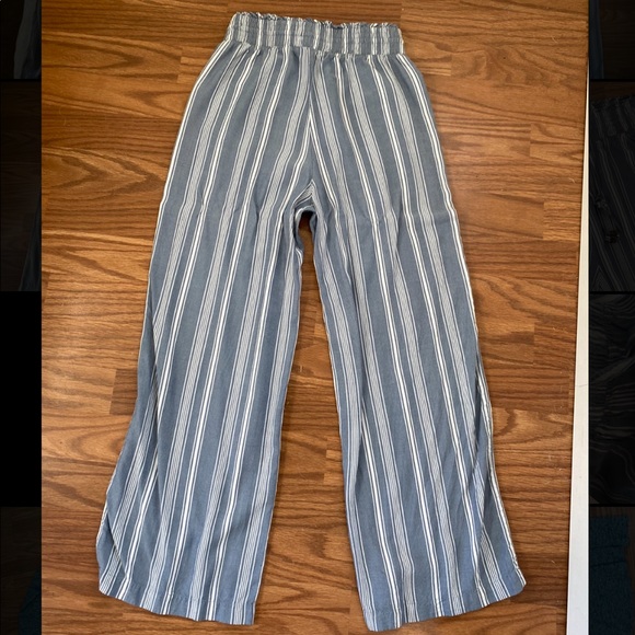 Blue and white striped wide leg Abercrombie pants - Picture 3 of 5